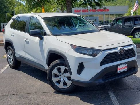 Certified 2022 Toyota RAV4 LE AWD/4WD image 2