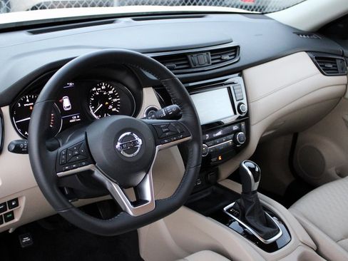 Certified 2020 Nissan Rogue SV image 26