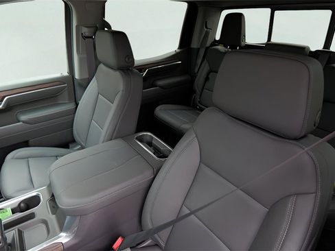 New 2026 GMC Sierra 1500 SLT image 10
