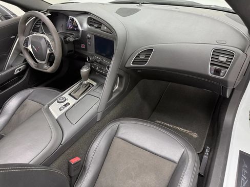 Used 2019 Chevrolet Corvette Stingray Coupe RWD image 9