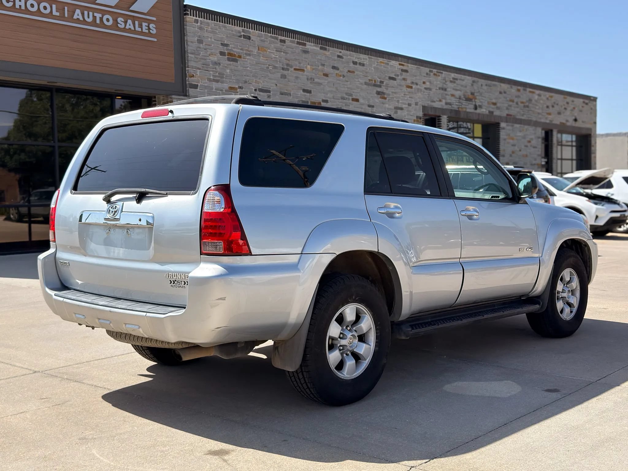 Used 2009 Toyota 4Runner SR5 AWD/4WD image 8