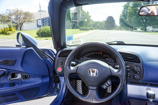 Used 2004 Honda S2000 image 37