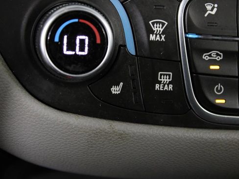 Used 2018 Chevrolet Equinox LT w/ Sun & Infotainment Package FWD image 25