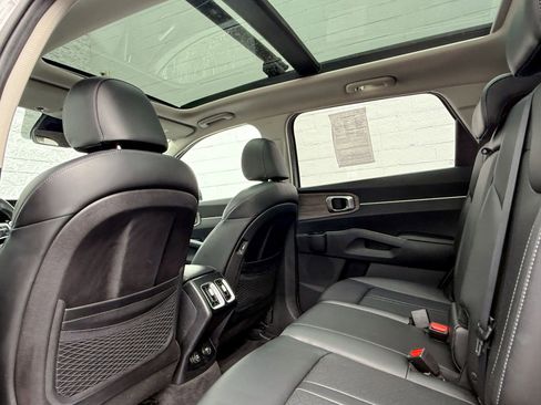 Used 2023 Kia Sorento S w/ Panoramic Sunroof Package AWD/4WD image 43