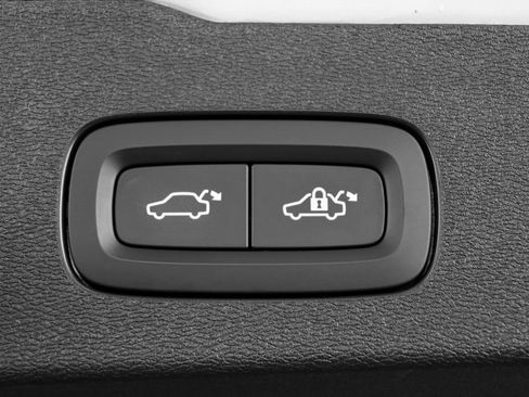 Certified 2025 Volvo V60 B5 Cross Country Plus image 32