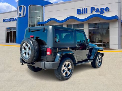 Used 2016 Jeep Wrangler Sahara w/ Connectivity Group AWD/4WD image 6