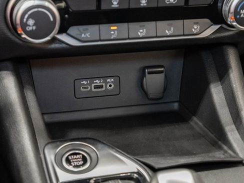 Used 2022 Nissan Sentra SV FWD image 19