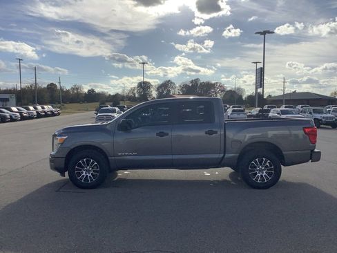 Used 2024 Nissan Titan SV image 4