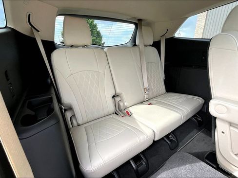 Used 2024 Buick Enclave Avenir w/ Avenir Technology Package AWD/4WD image 30