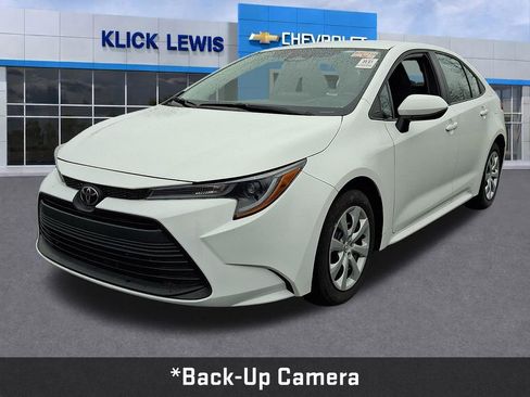 Used 2024 Toyota Corolla LE image 3