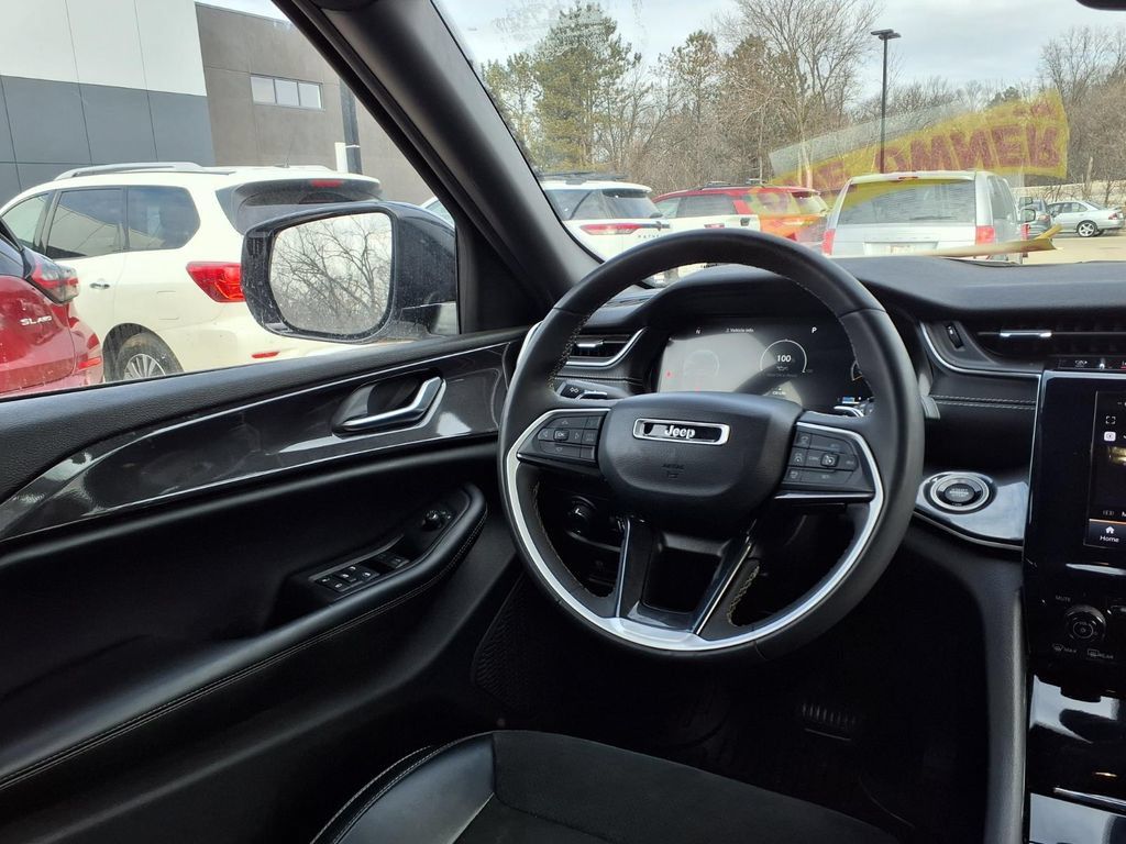 Used 2023 Jeep Grand Cherokee Altitude AWD/4WD image 22