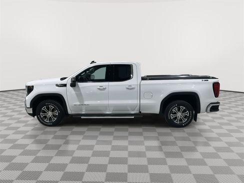 Used 2024 GMC Sierra 1500 SLE image 2