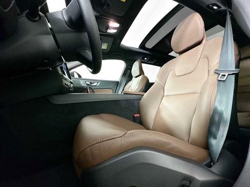 Certified 2025 Volvo V60 B5 Cross Country Plus w/ Protection Package Premier image 18