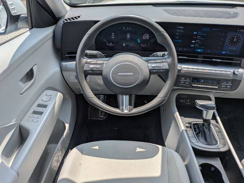 Used 2025 Hyundai Kona SEL FWD image 17