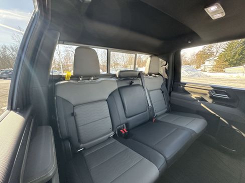 Used 2025 Chevrolet Silverado 2500 ZR2 w/ Technology Package AWD/4WD image 28