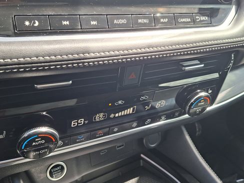 Certified 2022 Nissan Rogue Platinum w/ Head-Up Display Package image 15