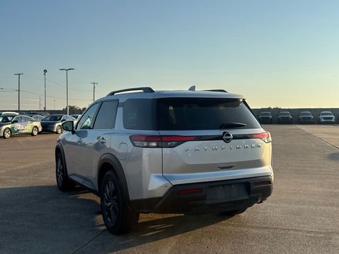 Certified 2025 Nissan Pathfinder SV FWD image 16