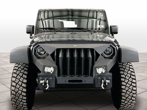 Used 2018 Jeep Wrangler Sport AWD/4WD image 3