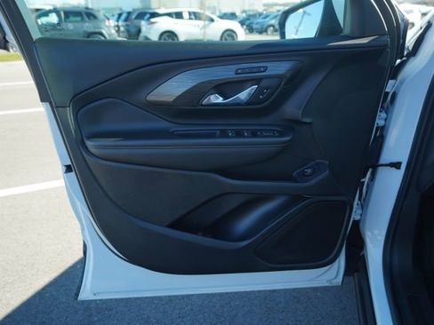 Used 2023 GMC Terrain SLT image 13