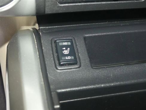 Used 2016 Nissan Titan SV AWD/4WD image 38