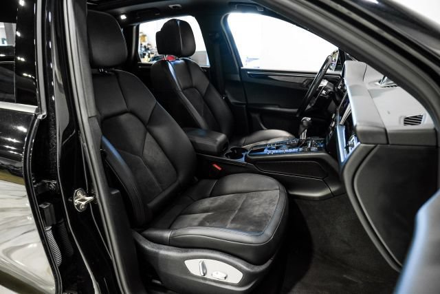 Used 2020 Porsche Macan AWD/4WD image 32
