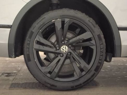Used 2023 Volkswagen Tiguan SE R-Line AWD/4WD image 19