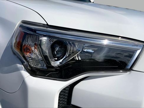 Used 2022 Toyota 4Runner SR5 Premium w/ Moonroof Package RWD image 27