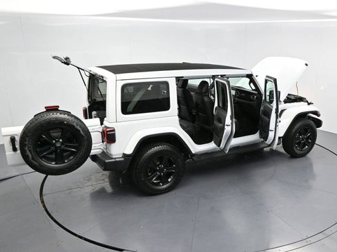 Used 2022 Jeep Wrangler Unlimited Sahara AWD/4WD image 40