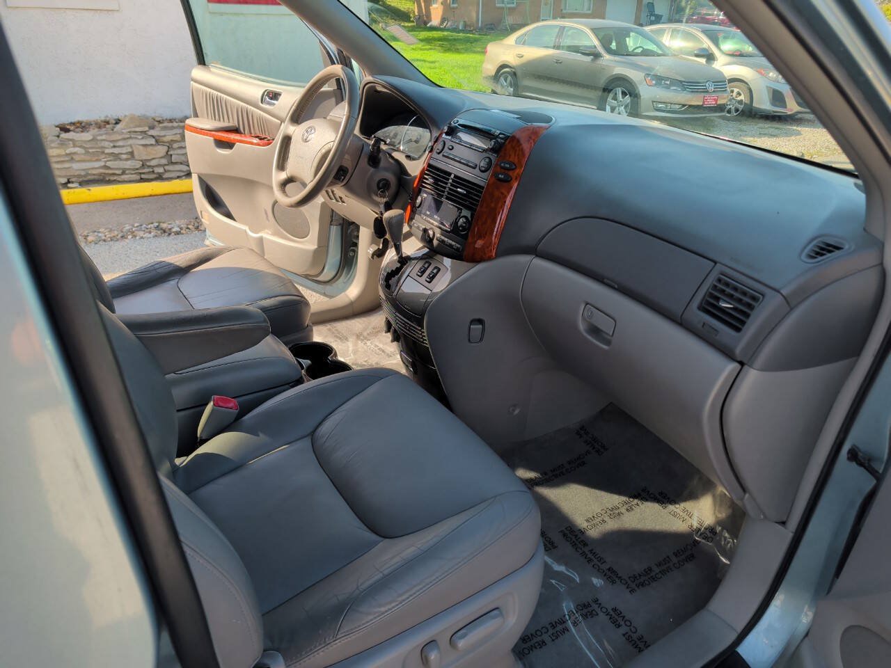 Used 2009 Toyota Sienna XLE FWD image 15