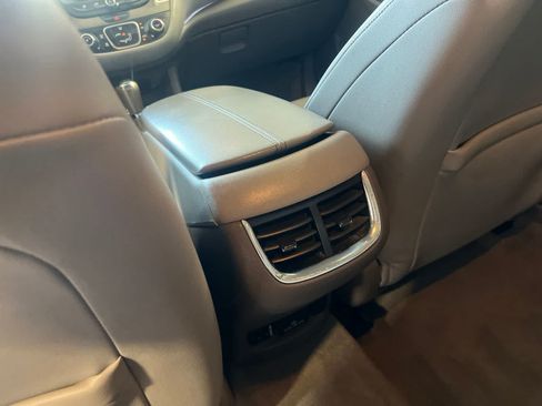 Used 2016 Chevrolet Malibu LT w/ Leather Package FWD image 16