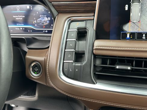 Certified 2023 Chevrolet Suburban High Country w/ Premium Package 2 AWD/4WD image 31