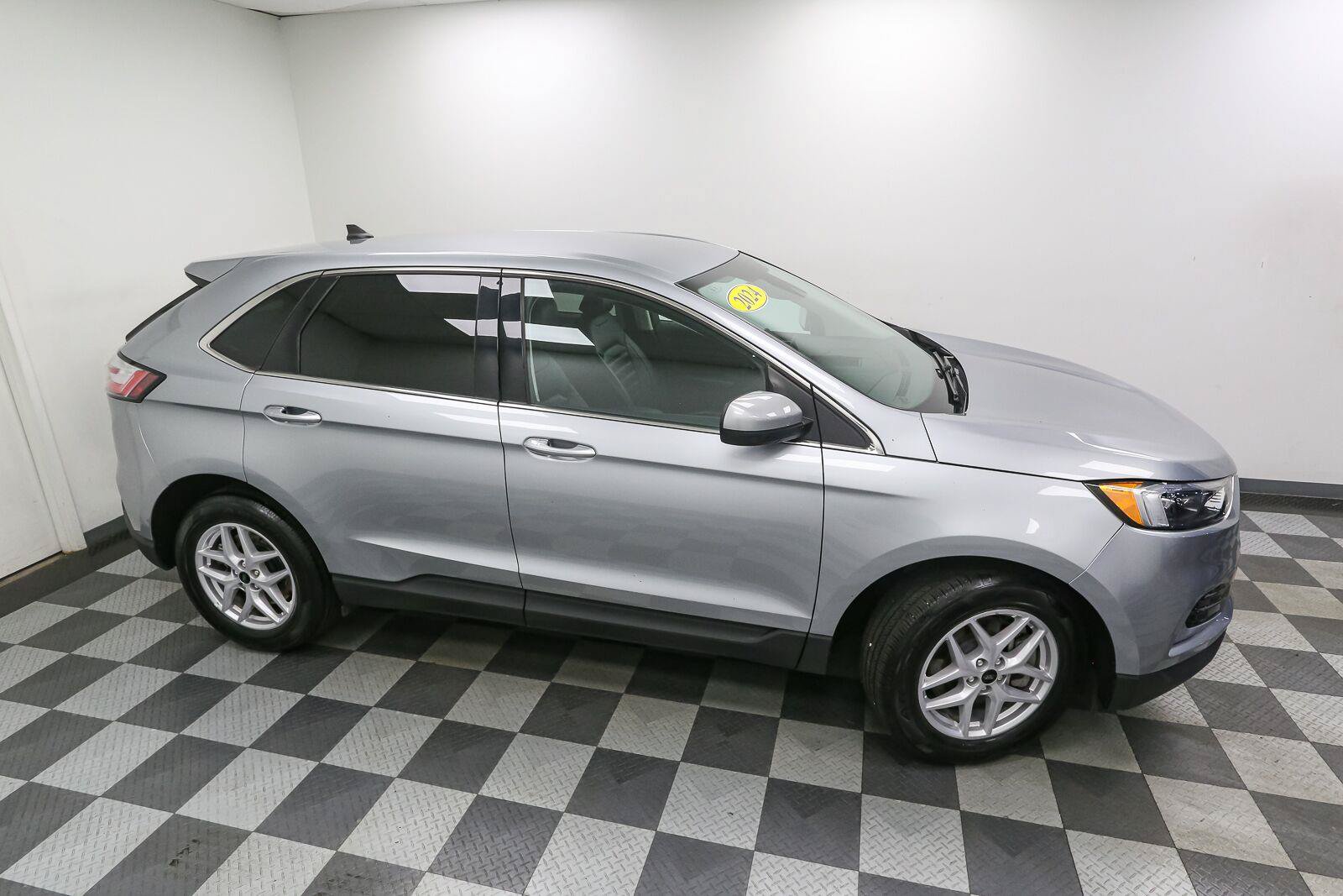 Used 2024 Ford Edge SEL AWD/4WD image 5