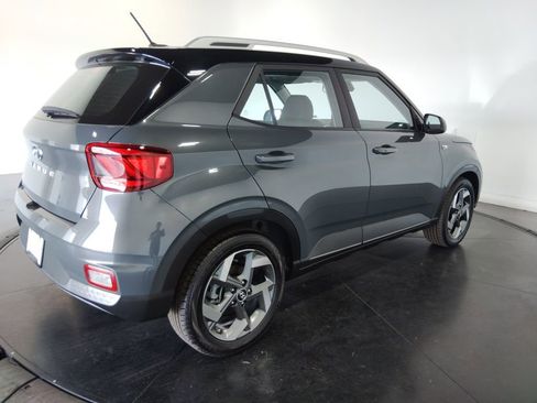 Used 2025 Hyundai Venue Limited image 6