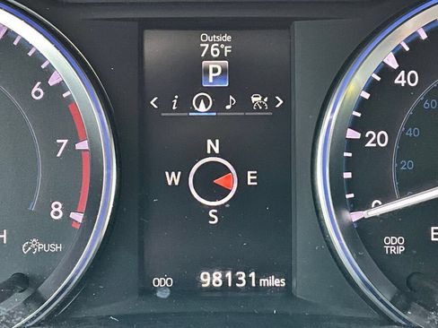 Used 2014 Toyota Highlander Limited w/ Driver Technology Package AWD/4WD image 23