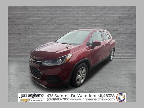 Used 2020 Chevrolet Trax LT w/ LT Convenience Package FWD image 1