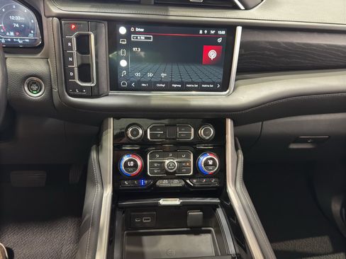 Used 2022 GMC Yukon Denali AWD/4WD image 30