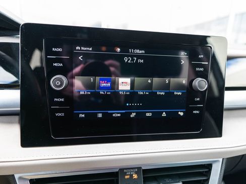 Used 2025 Volkswagen Taos SE image 29