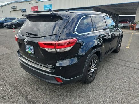 Used 2017 Toyota Highlander SE AWD/4WD image 5
