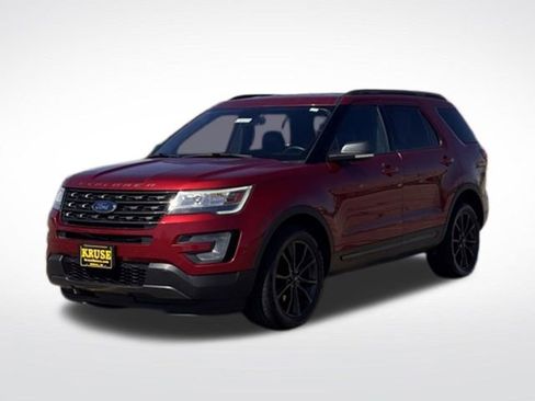 Used 2017 Ford Explorer XLT w/ Equipment Group 202A AWD/4WD image 41