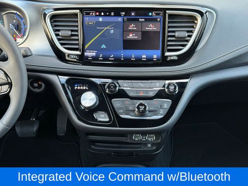 Used 2023 Chrysler Pacifica Touring-L w/ Uconnect Theater Family Group image 27