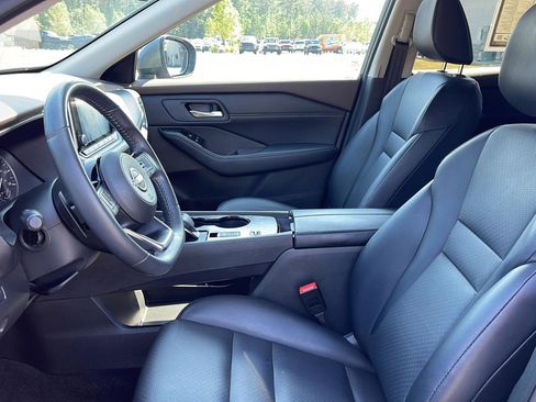 Used 2023 Nissan Rogue SV w/ SV Premium B Package FWD image 13