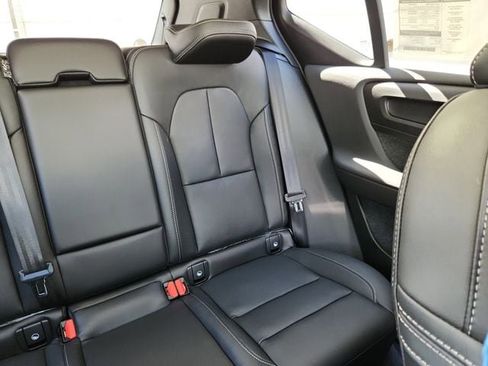 New 2025 Volvo XC40 B5 Core w/ Protection Package Premier image 15