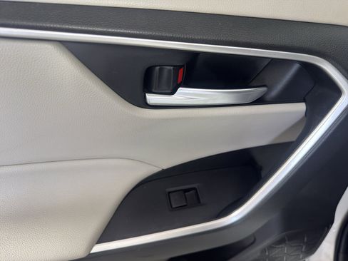 Used 2020 Toyota RAV4 XLE w/ Convenience Package image 32