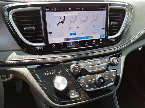 New 2027 Chrysler Pacifica Limited AWD/4WD image 27