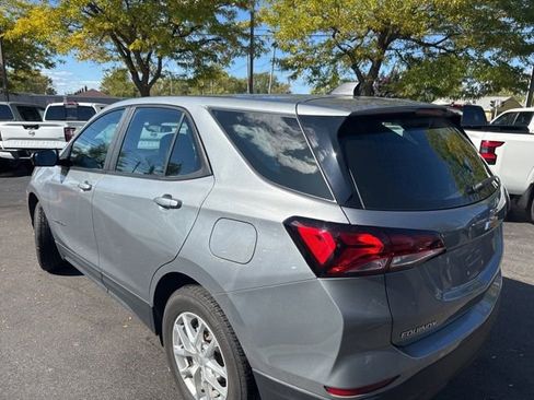 Used 2023 Chevrolet Equinox LS image 2