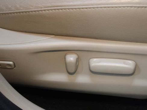 Used 2015 Toyota Venza Limited AWD/4WD image 12