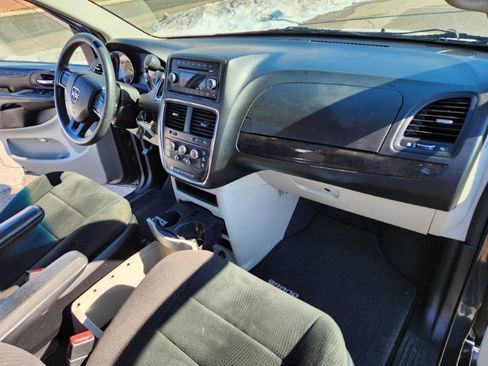 Used 2013 Dodge Grand Caravan SE image 21