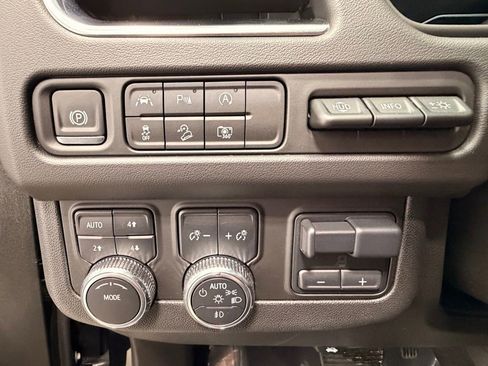 Used 2024 GMC Yukon AT4 w/ Technology Package image 25