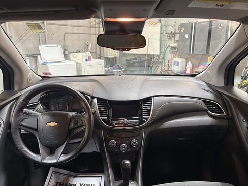 Used 2018 Chevrolet Trax LS image 15