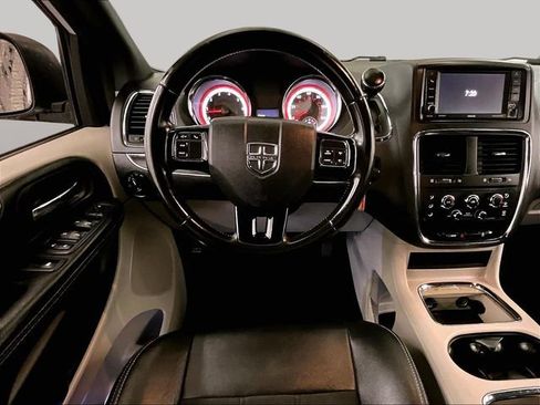 Used 2019 Dodge Grand Caravan SXT FWD image 6